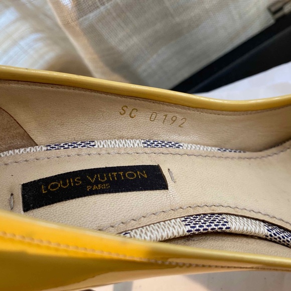 LOUIS VUITTON AZUR DAMIER PAT LEATHER OPEN-TOE PUMPS HEELS LT YELLOW/CREAM 36-6 - Picture 9 of 11